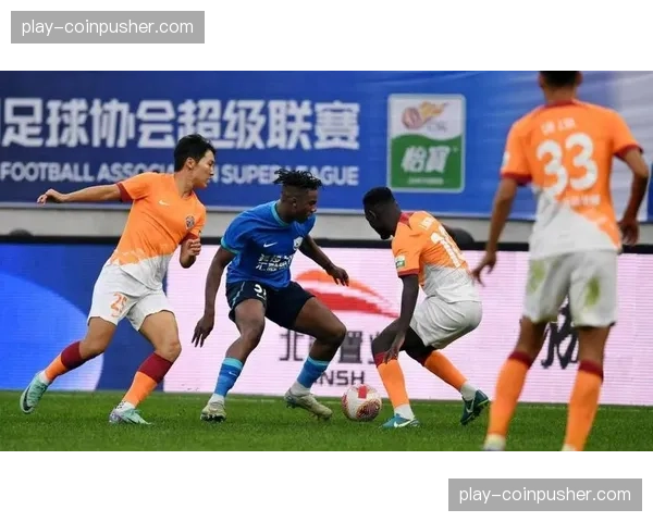 河南队黄锐烽尹聪耀伤病停赛 中场人员短缺影响战术部署